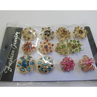 Ensemble de douze broches différentes ressemblant à des fleurs, de couleur or avec des pierres de différentes couleurs. Produit vendu en ligne, notamment via Amazon (ASIN B0B514MP5F)