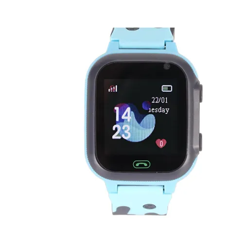 Montre intelligente pour enfants avec fonction GPS, livrée avec un câble USB. Produit vendu en ligne, notamment via Amazon (ASIN B0CFVXGWFC)