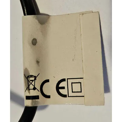 Chaîne d'éclairage de couleur noire avec 100 LED de sources lumineuses non remplaçables, équipée d'un dispositif de changement de mode d'éclairage. Produit vendu en ligne, notamment via skvelamoda.sk.