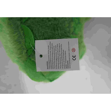Jouet en peluche, en forme de grenouille verte et blanche.