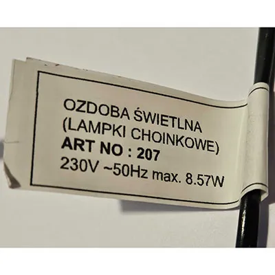 Chaîne d'éclairage noire destinée à la connexion mutuelle, avec 200 LED de sources lumineuses non remplaçables. Il comprend un dispositif pour changer les modes d'éclairage. Produit vendu en ligne, notamment via www.skvelamoda.sk