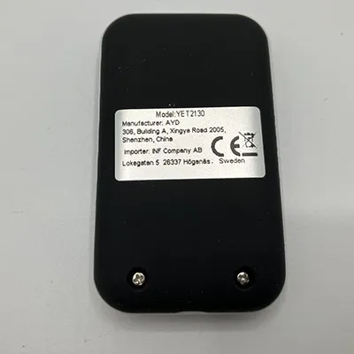Duplicateur de télécommande en plastique noir avec quatre boutons.