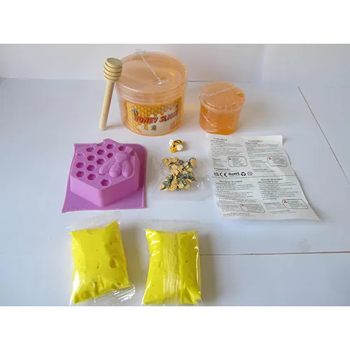 Slime avec une abeille en plastique et autres accessoires, 200 ml. Produit vendu en ligne, notamment via AliExpress.