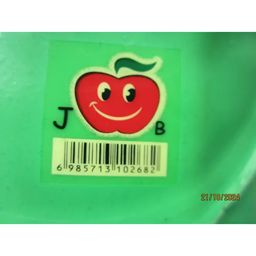 Jouet de saut, en forme de cheval vert. Produit vendu en ligne, notamment via www.poialpoiss.ee.