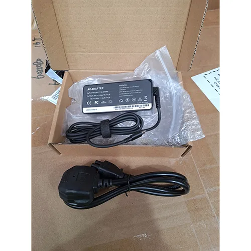 Un câble de chargement d'adaptateur AC noir avec prise USB-C.
