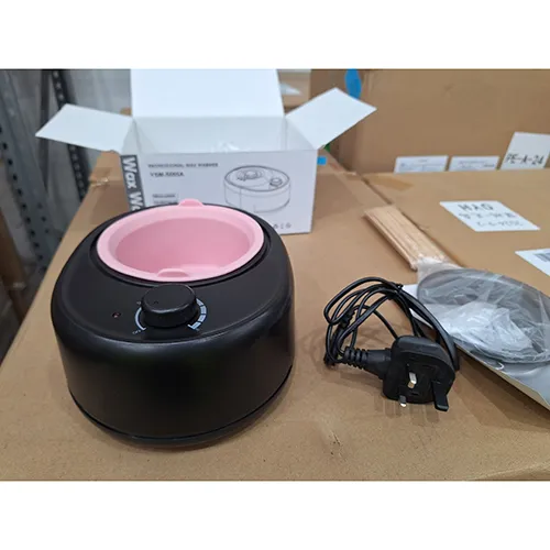 Un appareil électronique chauffant à la cire avec prise murale. Produit vendu en ligne, notamment via Amazon.
