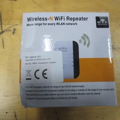 Répéteur WiFi blanc.