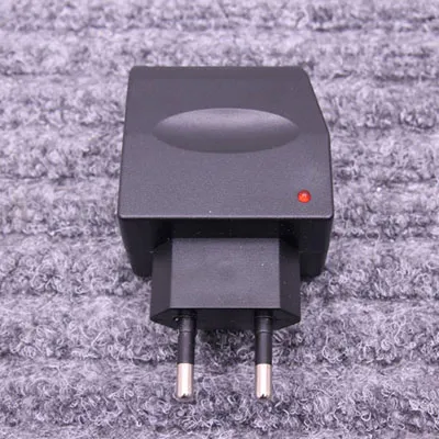 Unité d'alimentation avec adaptateur de briquet de voiture.