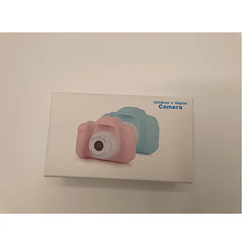 Petit appareil photo numérique bleu avec un câble USB. Produit vendu en ligne notamment via www.dhgate.com.