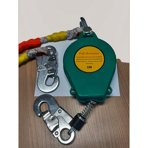 Dispositifs antichute de type rétractable avec câble de 5 mètres. Produit vendu en ligne, notamment via Amazon (ASIN: B08LVQJJPX).