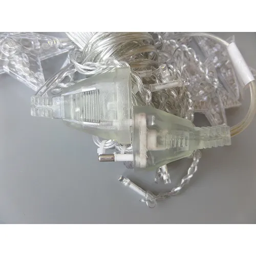 Chaîne d'éclairage pour une utilisation en intérieur avec 140 LED non remplaçables en forme d'étoiles.