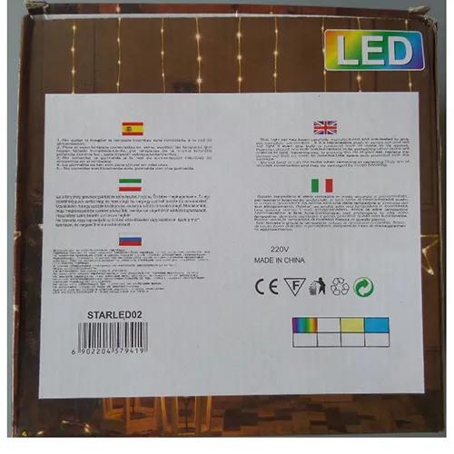 Chaîne d'éclairage pour une utilisation en intérieur avec 140 LED non remplaçables en forme d'étoiles.