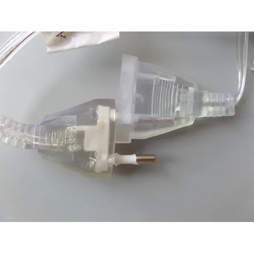 Chaîne d'éclairage pour une utilisation en intérieur avec 140 LED non remplaçables en forme d'étoiles.