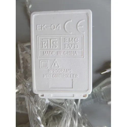 Chaîne d'éclairage pour une utilisation en intérieur avec 140 LED non remplaçables en forme d'étoiles.