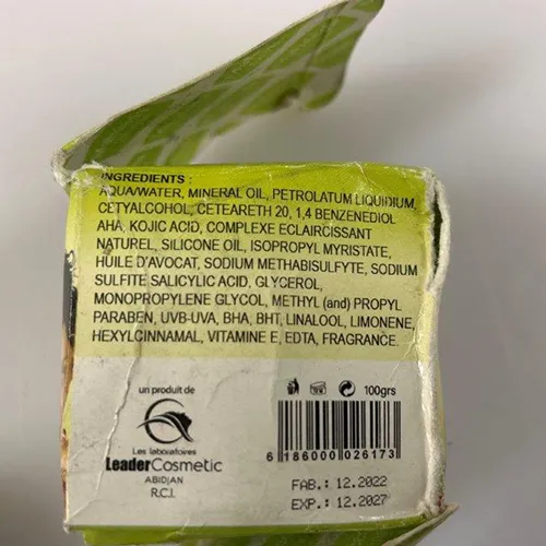 Crème éclaircissante pour la peau, 100 g. Le produit est vendu en ligne, notamment via Facebook Marketplace.