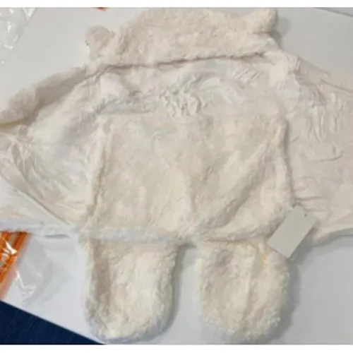 Sac de couchage en molleton blanc pour bébés, avec capuche, destiné aux nouveau-nés. Produit vendu en ligne, notamment via eBay.