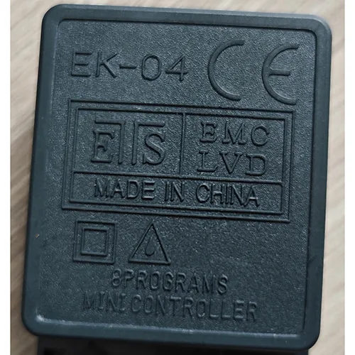 Chaîne d'éclairage avec 200 sources lumineuses LED non remplaçables et un dispositif pour changer les modes d'éclairage. Produit vendu en ligne, notamment via Allegro.