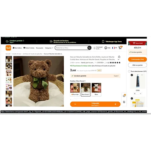Jouet doux représentant un ours avec un ruban textile en satin vert autour de son cou. Tous les lots sont concernés. Produit vendu en ligne, notamment via Temu.