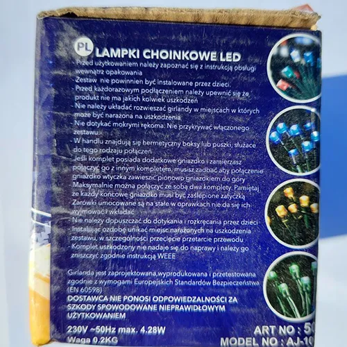 Chaîne d'éclairage décorative avec des LED ambrées et un fil isolé vert foncé, avec une unité de commande à huit programmes et une option d'extension.