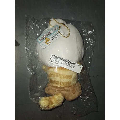Jouet en peluche, en forme d'animal beige avec une capuche blanche, un arc rose et une chaîne en métal. Produit vendu en ligne, notamment via AliExpress.