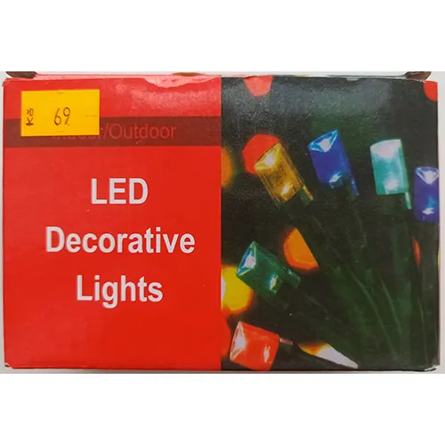 Chaîne d'éclairage avec 50 LED non remplaçables, équipée d'une unité de commande à huit programmes.