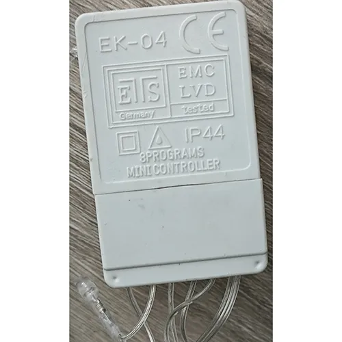 Chaîne d'éclairage contenant 280 sources lumineuses LED non remplaçables. Le produit comprend un dispositif pour changer les modes d'éclairage.
