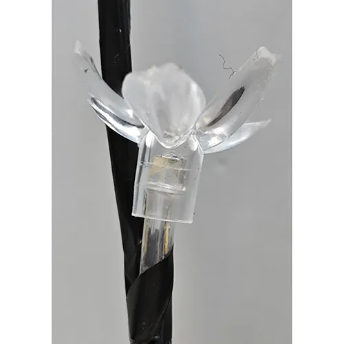 Lumière en forme d'arbre, avec des sources lumineuses LED non remplaçables en forme de fleur.