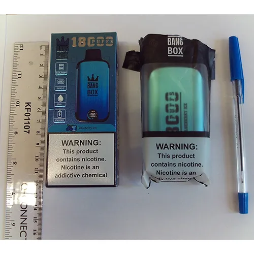 Cigarette électronique jetable verte et bleue, avec un embout buccal noir et une capacité de 18000 bouffées. Produit vendu en ligne, notamment via gleevape.com.