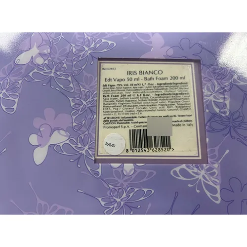 Coffret cadeau cosmétique composé d'une eau de toilette (50 ml) et d'une mousse de bain (200 ml).