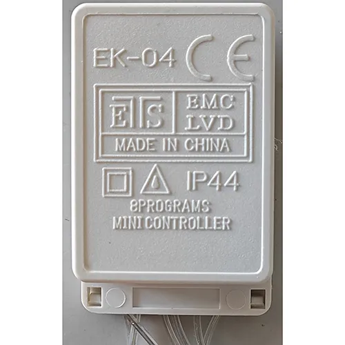 Chaîne d'éclairage conçue pour l'interconnexion, qui contient des sources lumineuses LED non remplaçables. La chaîne d'éclairage comprend un dispositif pour changer les modes d'éclairage. Produit vendu en ligne, notamment via www.kralovstvo-hraciek.sk