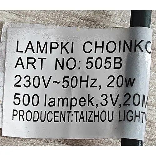 Chaîne d'éclairage conçue pour l'interconnexion, contenant 500 sources lumineuses LED non remplaçables et un dispositif de changement de mode d'éclairage. Produit vendu en ligne, notamment via ledziarovka.eu