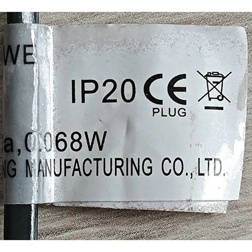 Chaîne d'éclairage conçue pour l'interconnexion, contenant 500 sources lumineuses LED non remplaçables et un dispositif de changement de mode d'éclairage. Produit vendu en ligne, notamment via ledziarovka.eu