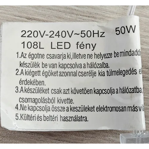 Chaîne d'éclairage en forme d'étoile conçue pour l'interconnexion de sources lumineuses LED non remplaçables. Produit vendu en ligne, notamment via ledziarovka.eu