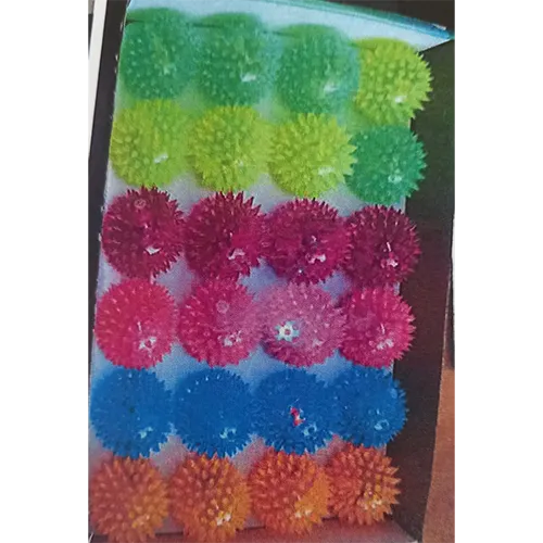 Boule en plastique avec pointes, en différentes couleurs. La balle émet de la lumière et du son.