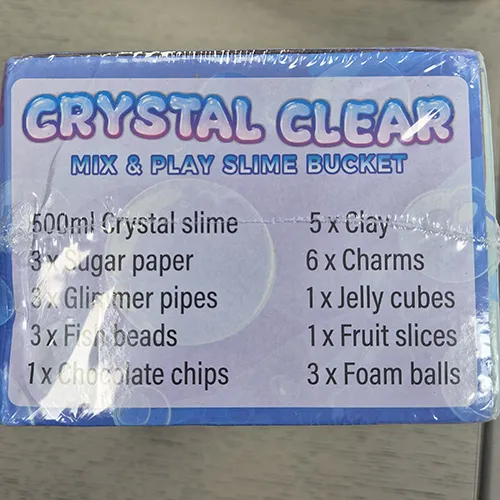 Mélanger & ensemble de seau de slime de jeu comprenant 26 types d'add ins, six tasses de récipient et 500 ml de slime pré-fait. Produit vendu en ligne, notamment via Amazon (ASIN: B0D6BBQT1M).