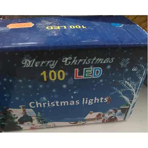 Chaîne d'éclairage composée de 100 sources lumineuses LED non remplaçables et d'un dispositif permettant de changer de mode d'éclairage.