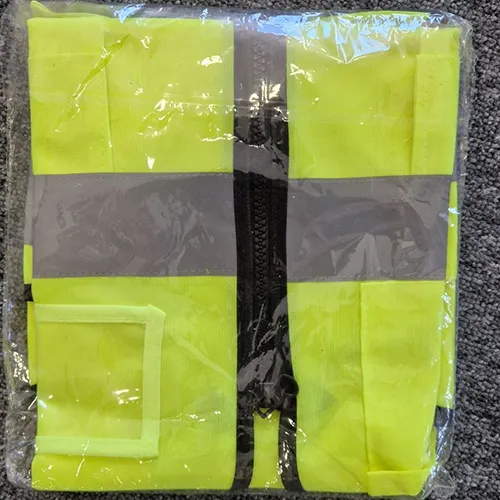 Gilet de sécurité jaune. Produit vendu en ligne, notamment via AliExpress (Numéro de produit: 1005008481912781).