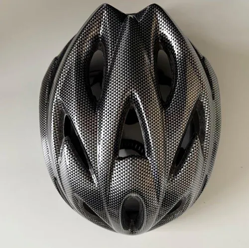 Casque de vélo noir. Produit vendu en ligne, notamment via Shein.