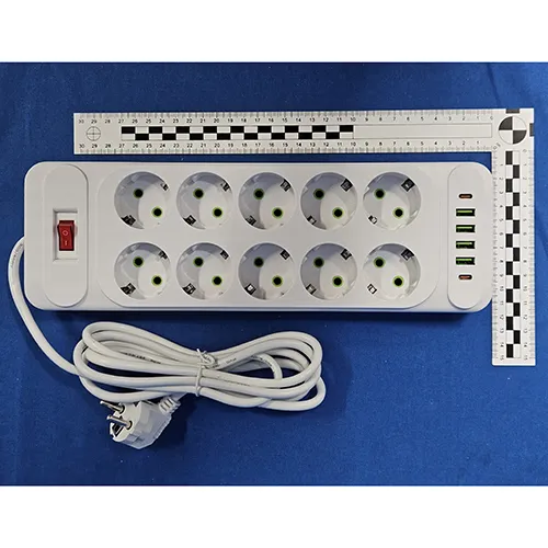 Rectangular white multi socket lead with 10 plug sockets, 4 USB type A and 2 USB type C. Measuring 32x10.5x4 cm and with a cable length of 1.88 m. 110 - 250 V~ ,10 A*, maximum 2,500 W, Protection class I, IP 20 USB- V, 3.1 A. Product sold online in particular via Amazon (ASIN: B0D3WKGBXH