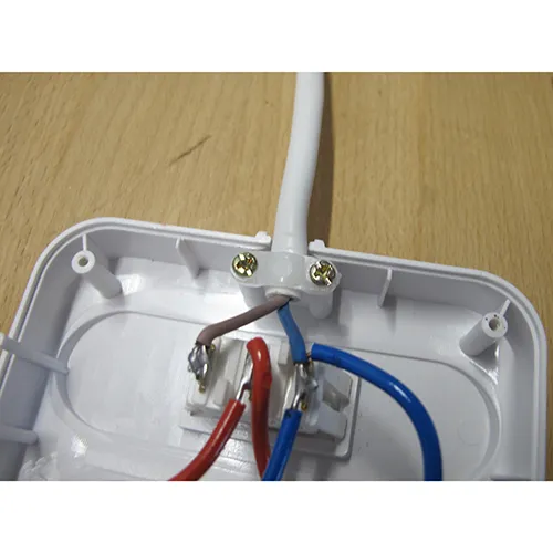 Rectangular white multi socket lead with 10 plug sockets, 4 USB type A and 2 USB type C. Measuring 32x10.5x4 cm and with a cable length of 1.88 m. 110 - 250 V~ ,10 A*, maximum 2,500 W, Protection class I, IP 20 USB- V, 3.1 A. Product sold online in particular via Amazon (ASIN: B0D3WKGBXH