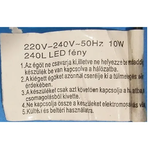 Chaîne d'éclairage avec 240 LED non remplaçables et une unité clignotante.