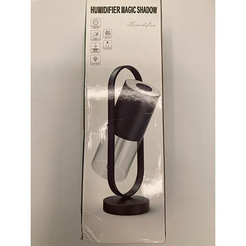Humidificateur d'air avec fonctions lumineuses et un câble de charge. Produit vendu en ligne, notamment via Bykylie.se.