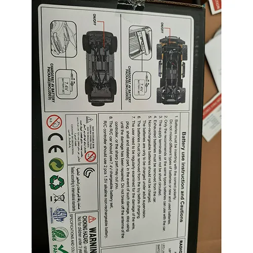 Jouet rouge radiocommandé ruck avec télécommande. Produit vendu en ligne, notamment via Amazon.