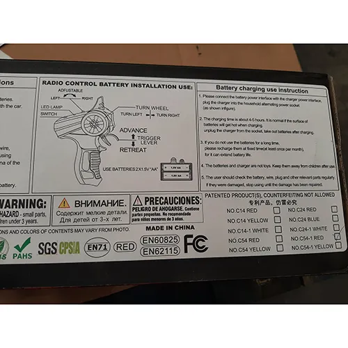 Jouet rouge radiocommandé ruck avec télécommande. Produit vendu en ligne, notamment via Amazon.