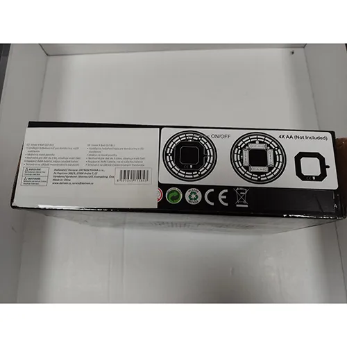 Boule en plastique à piles avec un anneau en mousse. Produit vendu en ligne, notamment via www.alza.sk.