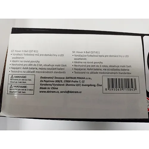 Boule en plastique à piles avec un anneau en mousse. Produit vendu en ligne, notamment via www.alza.sk.