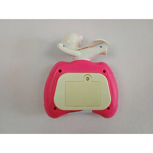 Jeu électronique rose à piles.