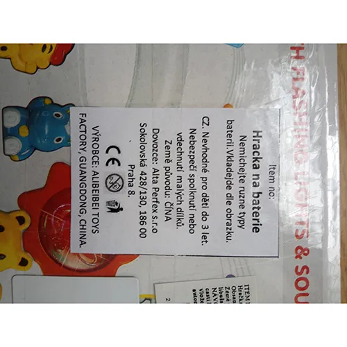 Jouet musical en plastique alimenté par trois piles AA 1,5 V.