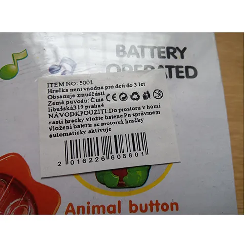 Jouet musical en plastique alimenté par trois piles AA 1,5 V.