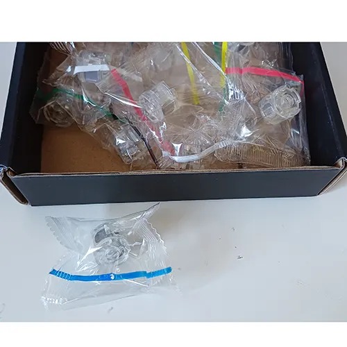 Ensemble de briques en plastique avec lumière LED. Produit vendu en ligne, notamment via AliExpress.